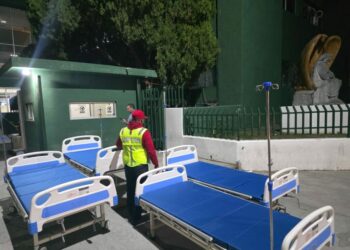 Alcaldesa Carmen Lilia Canturosas apoya al IMSS con camas y sillas de ruedas ante demanda hospitalaria