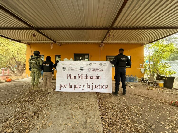Decomisan drogas y armas tras cateos en 19 inmuebles vinculados a 'El Bótox'. Foto de SSPC