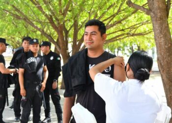 Realizan SSPT e ISSSTE campaña de vacunación contra el sarampión
