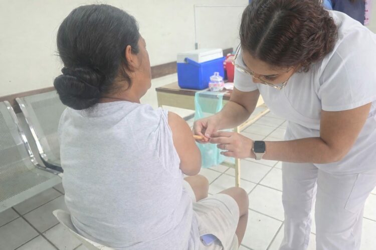 Vacunación contra sarampión en Tamaulipas. Foto de IMSS Tamaulipas