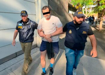 Detienen en Argentina al contralmirante Fernando 'N' implicado en huachicol fiscal. Foto de Semar