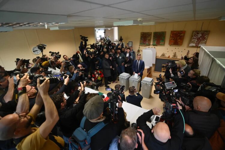 Adiós a 16 años de Orban en Hungría. Foto de X @magyarpeterMP