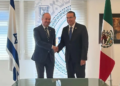 El embajador de Israel en México, Zvi Tal, con el director de la JCAS y ex diputado del PAN, Mario Mata, durante la firma del convenio ilegal sobre transferencia de tecnología para uso del agua. Foto cortesía JCAS