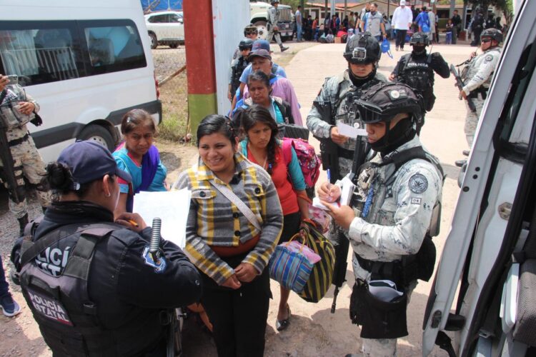 Sin cifra exacta, familias desplazadas de Chilapa comienzan retorno a sus comunidades. Foto de Rosalba Ramírez
