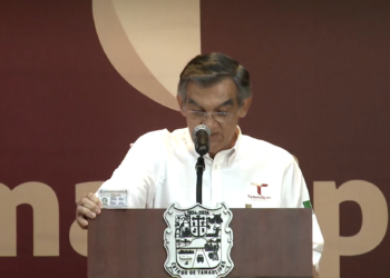 Américo Villarreal muestra su visa tras acusaciones de LA Times. Foto tomada de video