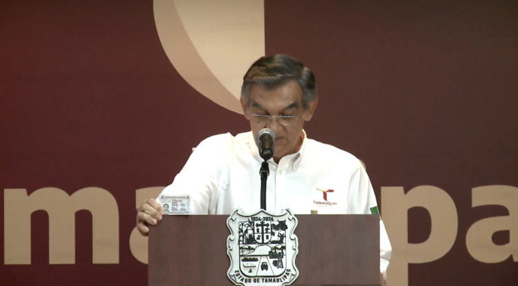 Américo Villarreal muestra su visa tras acusaciones de LA Times. Foto tomada de video