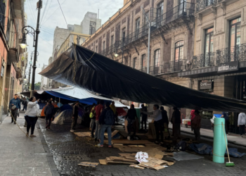 No habrá desalojo de la CNTE en el Zócalo. Foto de X @Alessitafly
