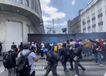 Hubo mucha provocación en movilización de la CNTE, Sheinbaum. Foto tomada de video de Axel Hernández