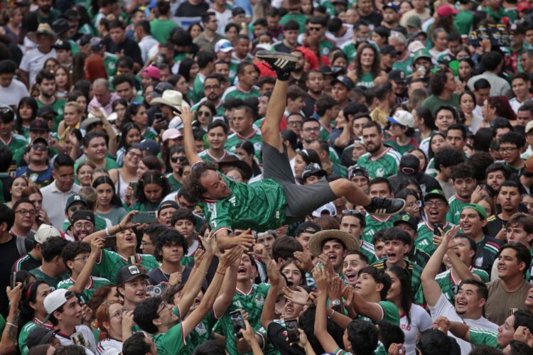 Sheinbaum pide a ser respetuosos y llevarse la basura tras festejos por el Mundial. Foto de Cuartoscuro