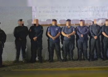 Detienen a ocho policías de Michoacán presuntamente vinculados al CJNG. Foto de Web
