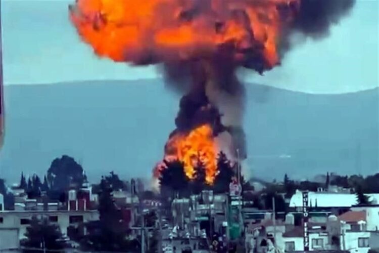 Estallan cuatro pipas de “huachigas” Tepeaca, Puebla; evacuan a 2 mil personas | Foto Web