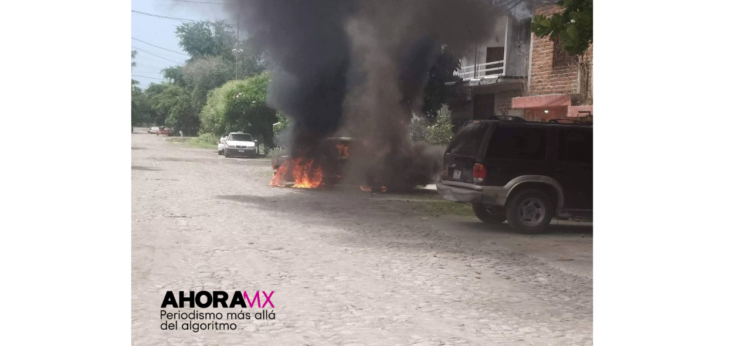 Incendian taxis en Apatzingán por cobro de piso | Foto Andres Resillas Mejía