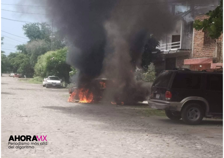 Incendian taxis en Apatzingán por cobro de piso | Foto Andres Resillas Mejía