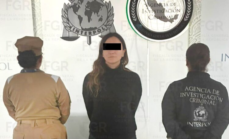 Detienen en aeropuerto a hermana de Emilio Lozoya por presunto lavado de dinero